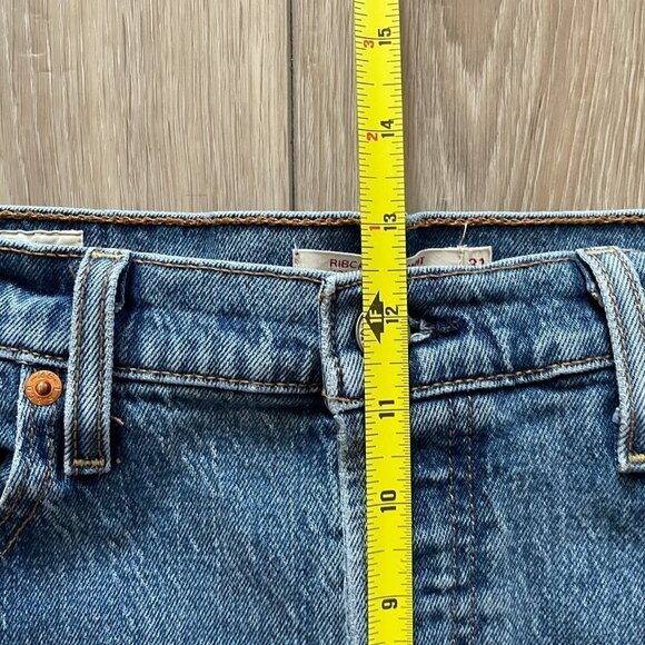 Levi's | Ribcage Straight - Converted to Jean Shorts - Size 31 - Picture 10 of 11